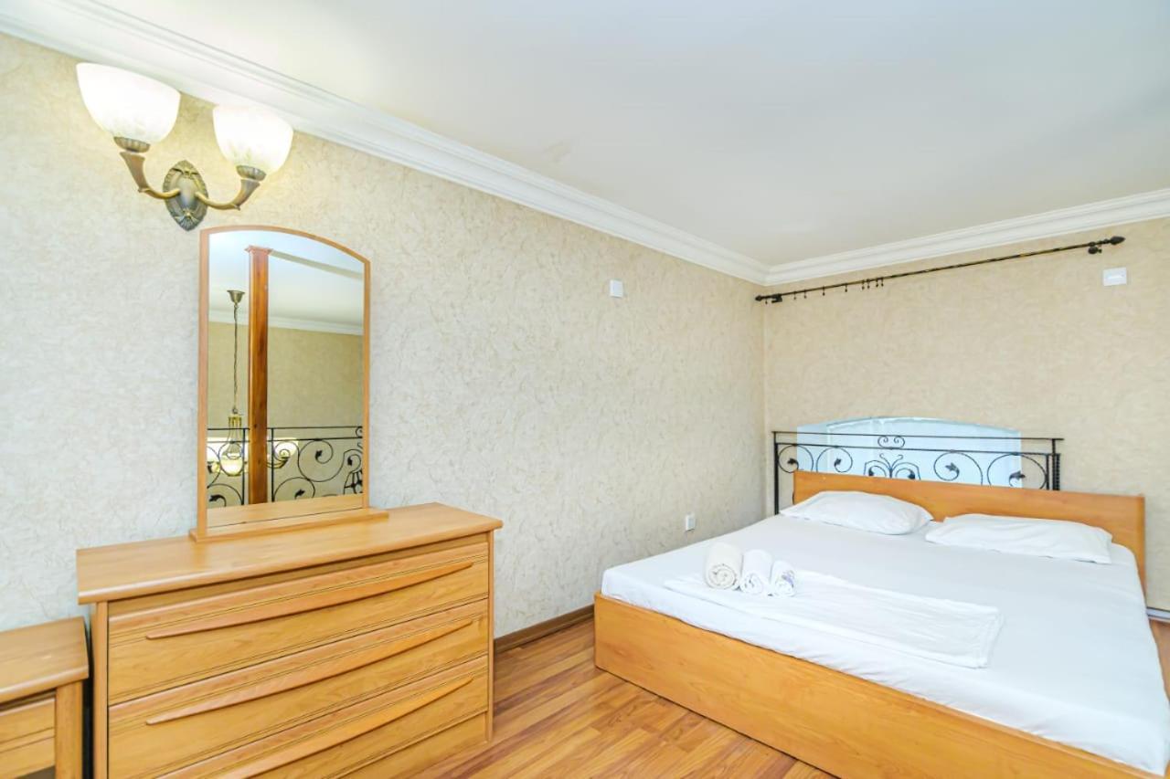 Nizami Street 2 Room Luxe House Баку Экстерьер фото