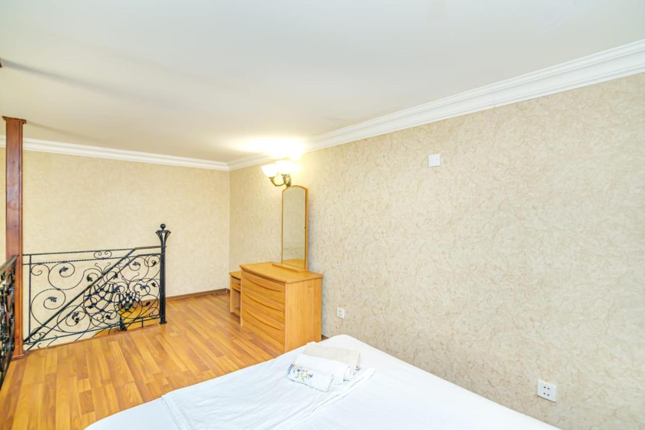 Nizami Street 2 Room Luxe House Баку Экстерьер фото